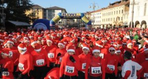 In Piazza Martiri la Santaklaus running che raggiunge i 1935 iscritti